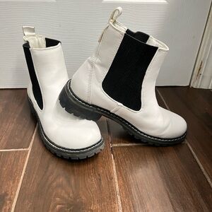 White Chelsea Boots Boutique by Corkys Womens Size 7